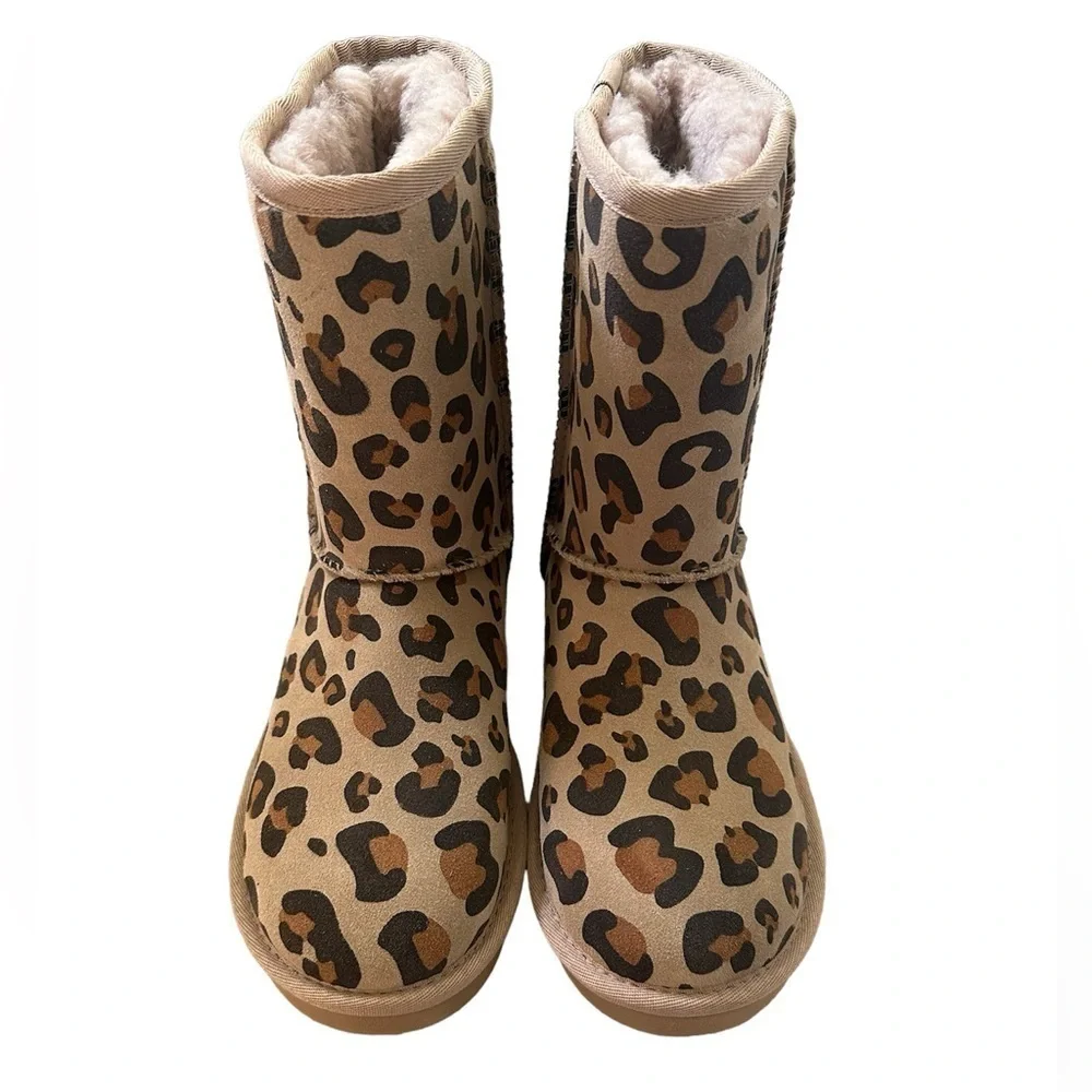 NWOB UGG Classic Short II Sheepskin Boot Leopard Print